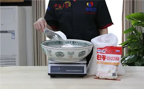 生煎包包子泡打粉的用法简介,称量面粉