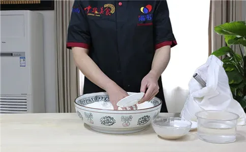 生煎包包子泡打粉的用法简介,泡打粉的和面方法