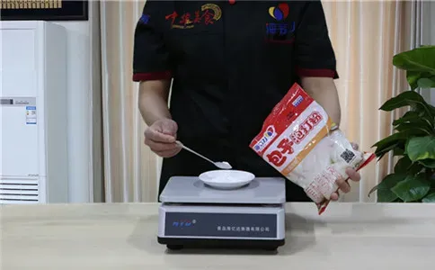 水煎包包子泡打粉的用法简介,称量包子泡打粉
