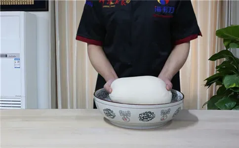 水煎包包子泡打粉的用法简介,水煎包和好的面团