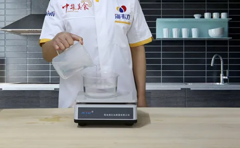 白面发糕发酵泡打粉的用法简介,称量水