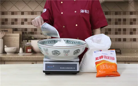 小米面发糕发酵泡打粉的用法简介,称量面粉