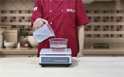 小米面发糕发酵泡打粉的用法简介,称量水