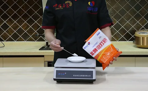 玉米面发糕发酵泡打粉的用法简介,称量泡打粉