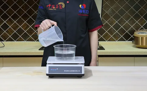玉米面发糕发酵泡打粉的用法简介,称量水