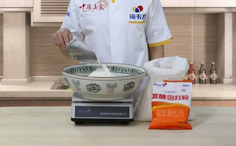 杂粮发糕发酵泡打粉的用法简介,称量面粉