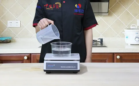 发面烤饼发酵泡打粉的用法简介,称量水