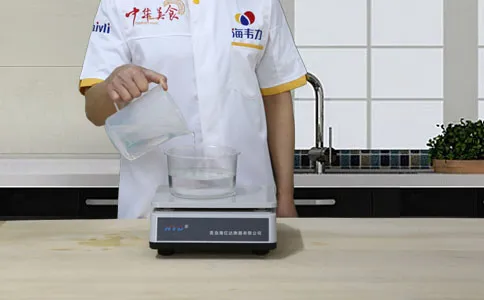 披萨面饼发酵泡打粉的用法简介,称量水
