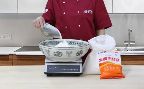 肉夹馍面饼发酵泡打粉的用法简介,称量面粉