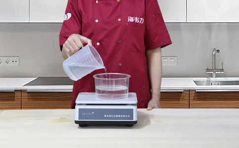 肉夹馍面饼发酵泡打粉的用法简介,称量水