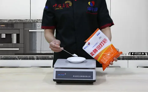 鸭油酥烧饼发酵泡打粉的用法简介,称量泡打粉