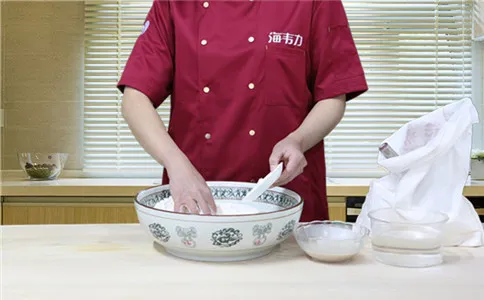 速冻包子包子泡打粉的用法简介,泡打粉的和面方法