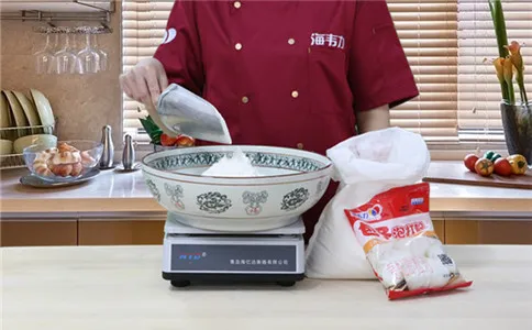 糖三角包子泡打粉的用法简介,称量面粉