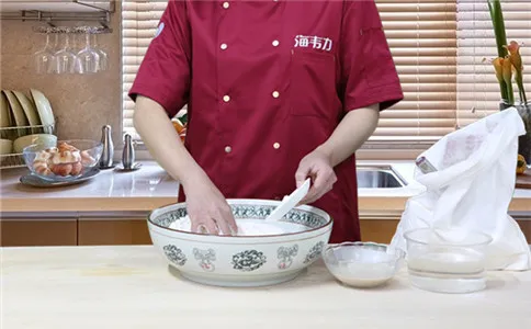 糖三角包子泡打粉的用法简介,泡打粉的和面方法