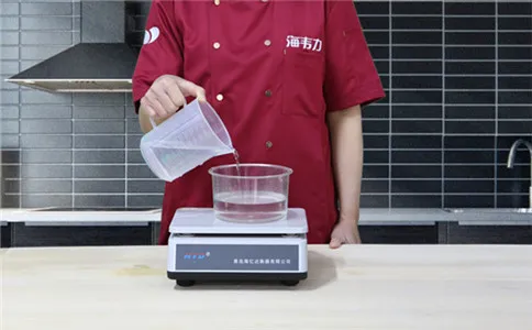 小笼包包子泡打粉的用法简介,称量水