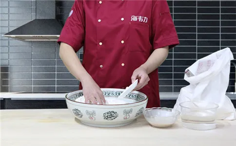 小笼包包子泡打粉的用法简介,泡打粉的和面方法