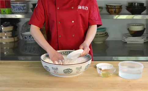 酥脆油条膨松剂的用法简介,油条膨松剂的和面方法 酥脆油条膨松剂的用法简介,油条膨松剂的和面方法