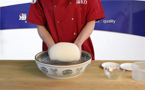 速冻油条膨松剂的用法简介,和好的油条面团