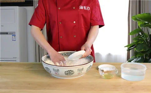 香酥油条膨松剂的用法简介,油条膨松剂的和面方法 香酥油条膨松剂的用法简介,油条膨松剂的和面方法