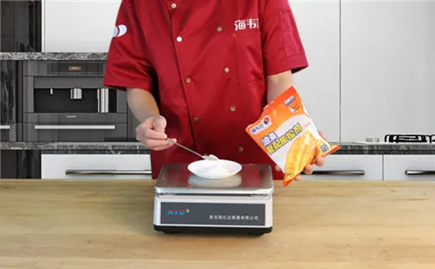 炸油饼膨松剂的用法简介,称量油条膨松剂