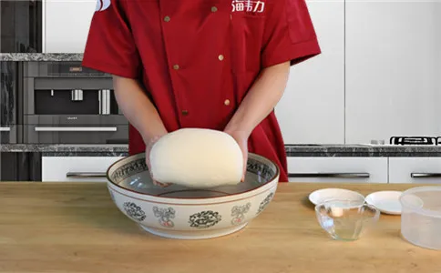 炸油饼膨松剂的用法简介,和好的油条面团