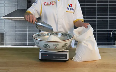 饼丝增筋剂-面得筋的用法简介,称量面粉