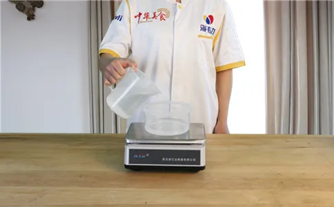 刀削面增筋剂的用法简介,称量水