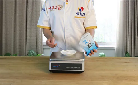 馄饨皮增筋剂-面得筋的用法简介,称量食盐