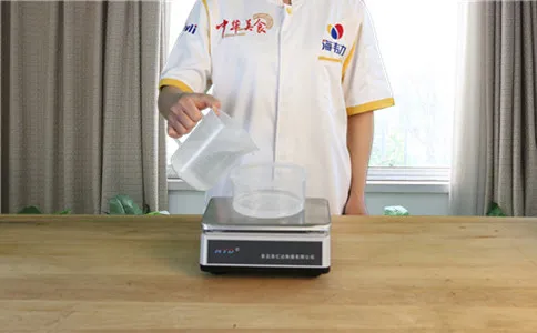 馄饨皮增筋剂-面得筋的用法简介,称量水