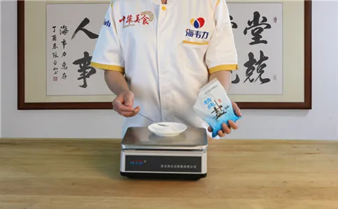 机器压面条增筋剂-面得筋的用法简介,称量食盐