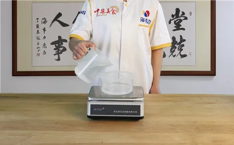机器压面条增筋剂-面得筋的用法简介,称量水