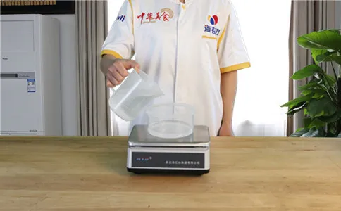 手擀面增筋剂-面得筋的用法简介,称量水