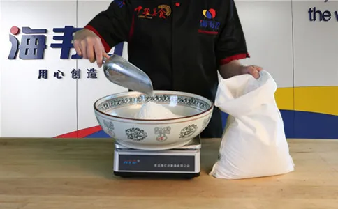 称量面粉