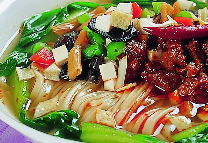 枸杞肉丝炒面的做法