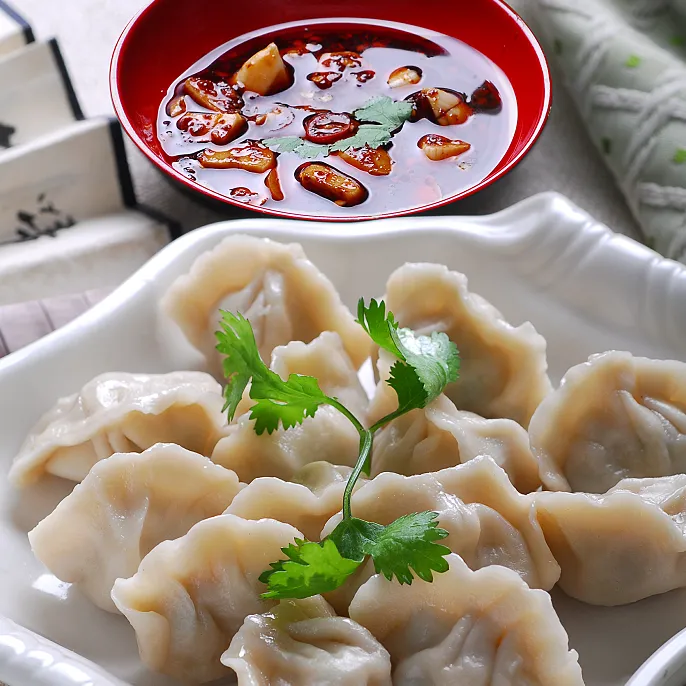 金枪鱼芹菜水饺的做法