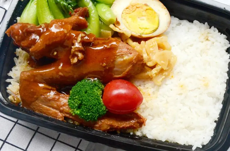蔬果鹌鹑蛋饭