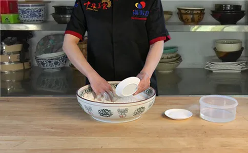 面得筋-饸饹面改良剂,把面得筋混入面粉中