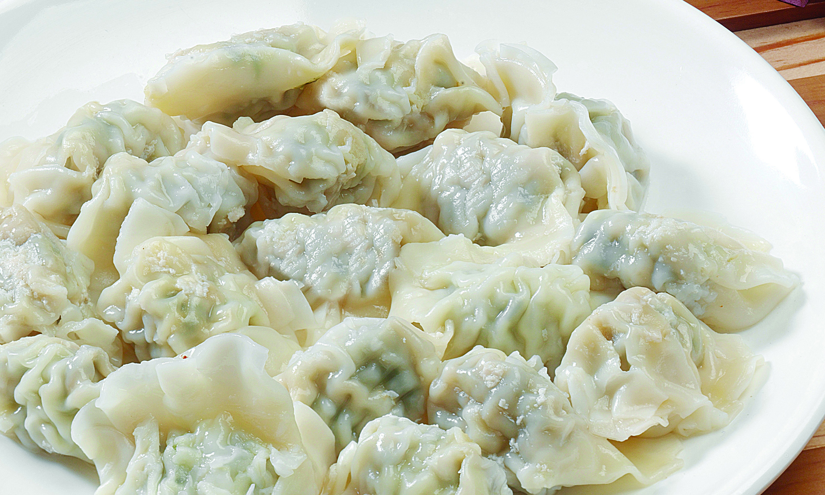 荞麦面算是富有营养的一种粗粮,制作蒸饺时需要加上一些白面粉—起