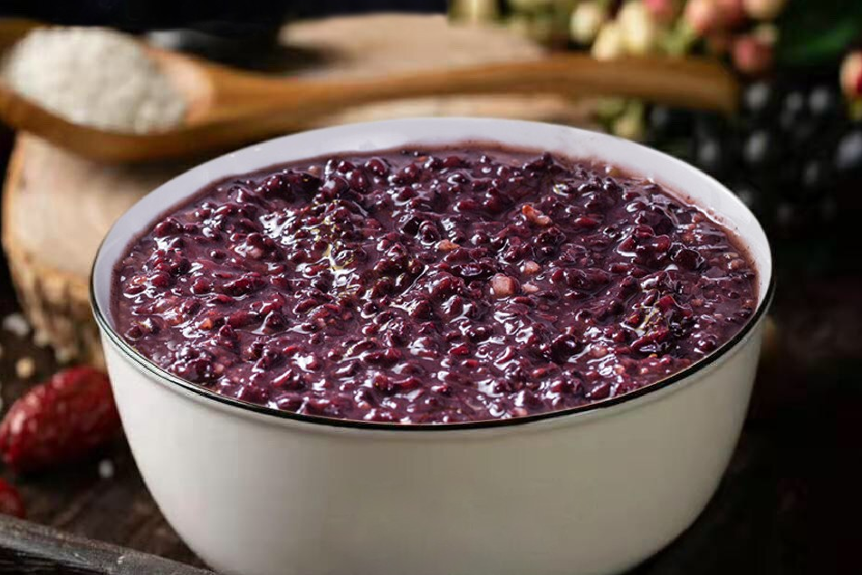 桂圆鸡丁紫米粥的做法步骤