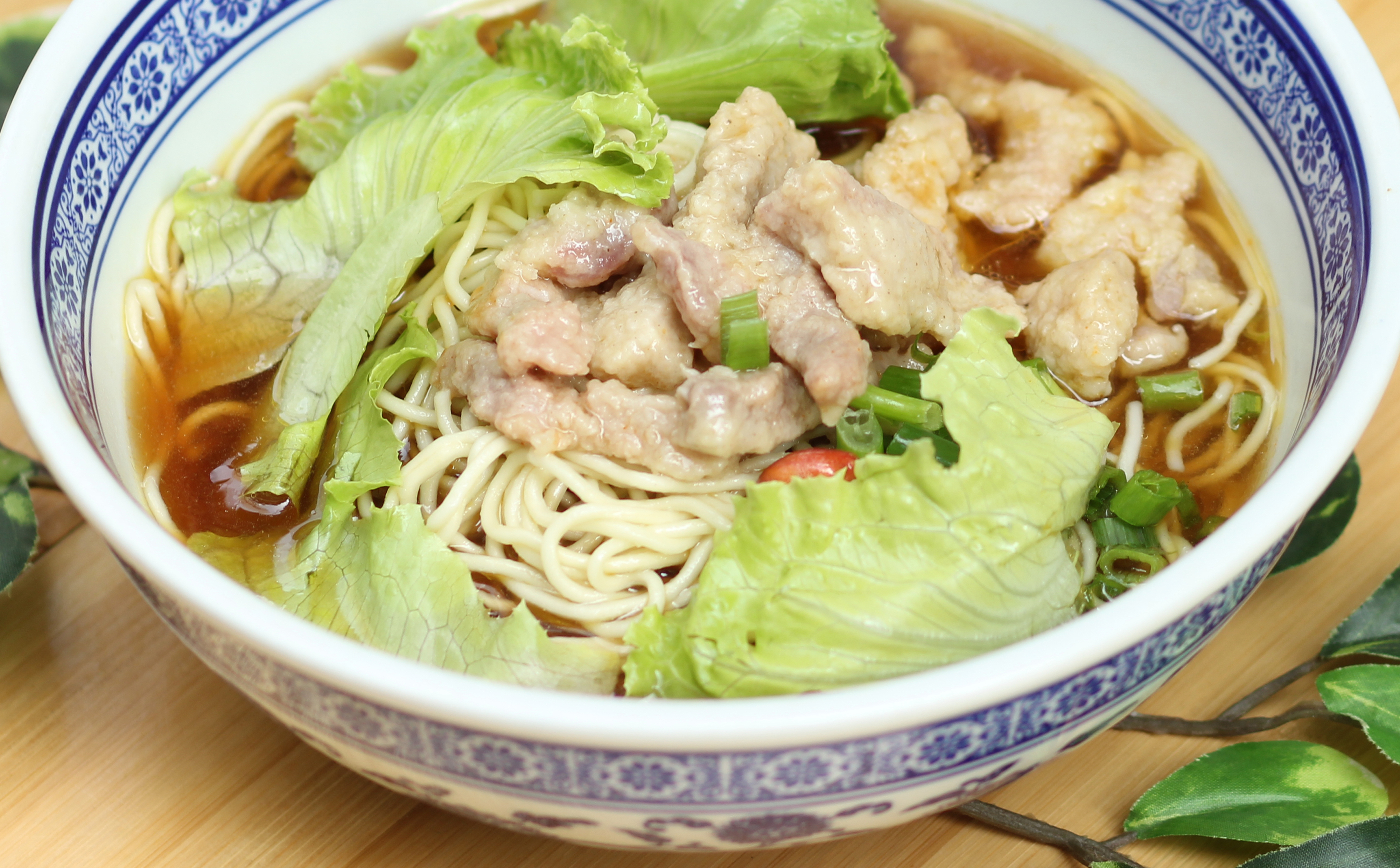 鸡肉萝卜热汤面