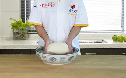 馒头泡打粉的和面参考配方,光滑的面团