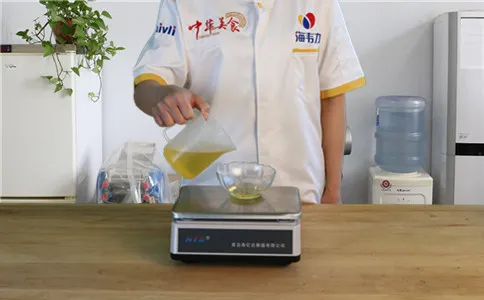 海韦力酥脆油条膨松剂,倒入食用油