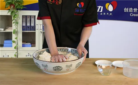 海韦力快速油条膨松剂,和面
