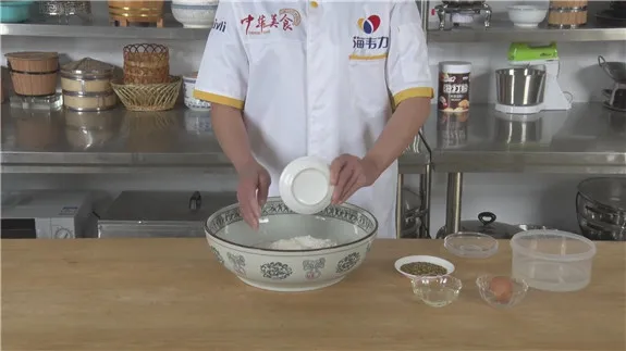 添加膨松剂茴香