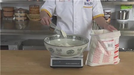 称量面粉