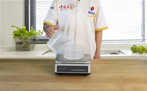 酥脆油条膨松剂的使用要素,称量水