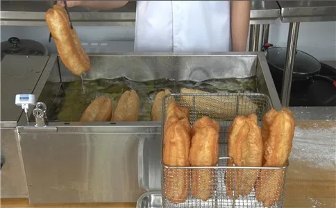 酥脆油条膨松剂的使用要素,炸制油条