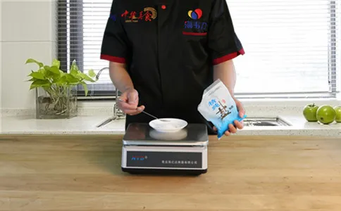 无铝酥脆油条蓬松,称量食用盐