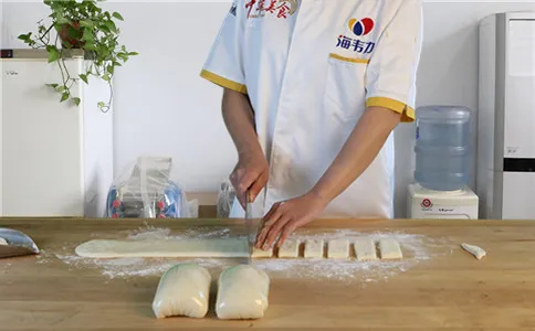 酥脆油条膨松剂怎么用,切片