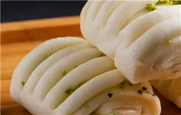 椰香莲蓉卷的做法	